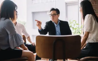Người khôn ngoan im lặng trong 6 tình huống thể hiện trí tuệ cảm xúc