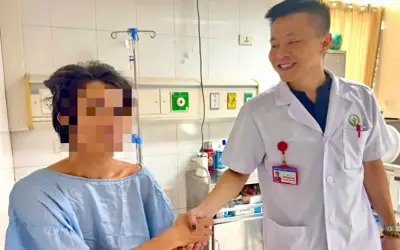 Người đàn ông 42 tuổi bị đứt rời trực tràng trên nền nhiễm trùng nặng