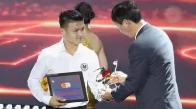 Nguyễn Quang Hải đoạt danh hiệu Cầu thủ xuất sắc nhất V.League 2025/2026