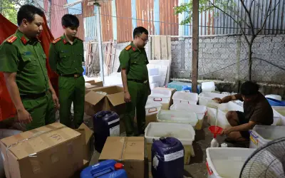 Ninh Bình khởi tố hai đối tượng cầm đầu đường dây sản xuất sữa tắm, dầu gội giả