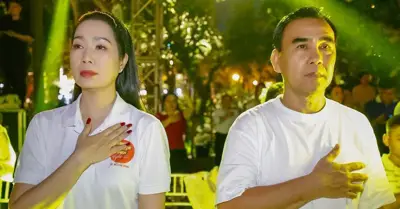 NSND Trịnh Kim Chi tái ngộ Quyền Linh sau 20 năm, thử quê U60 mặt mộc