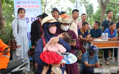 Phụ huynh Nghệ An vượt hàng trăm km đồng hành cùng con trong kỳ thi tốt nghiệp THPT 2026