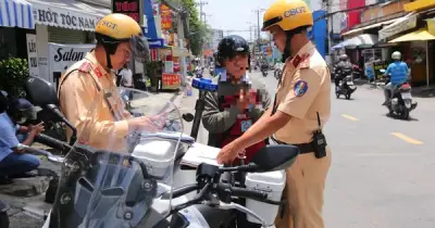 Phụ huynh TP.HCM bị phạt tiền triệu vì giao xe cho con chưa đủ tuổi