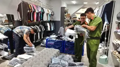 Phát hiện cửa hàng TN Luxury bán hàng giả mạo thương hiệu nổi tiếng