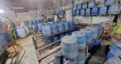 Phát hiện gần 800kg giả da sản xuất bằng chất cấm, chủ cơ sở bị khởi tố