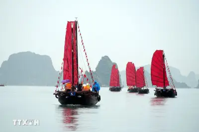 Quảng Ninh khai trương sản phẩm du lịch trải nghiệm thuyền ba vách Hạ Long