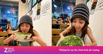 Sandara Park khoe ảnh ăn phở ngập hành tại Hà Nội