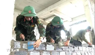 Sớm hoàn thành những ngôi trường mới, màu áo lính trên công trường vùng biển
