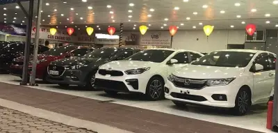 Ô tô cũ giảm giá mạnh tìm khách, đại lý ngại nhập hàng