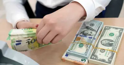 Tỷ giá trung tâm giữ ở mức 25.153 đồng, USD thế giới giảm