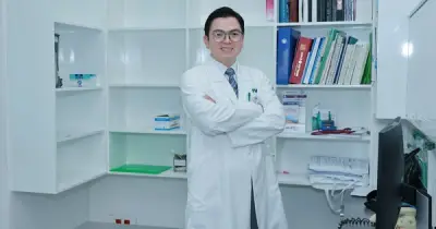 Từ 'ăn no mặc ấm' đến 'ăn ngon mặc đẹp': Cuộc cách mạng robot trong phẫu thuật tiết niệu