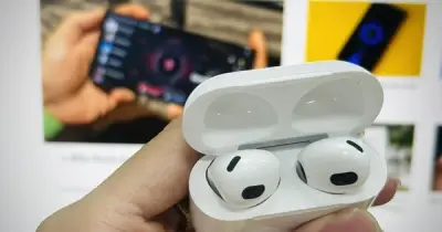 Tai nghe bị nhỏ tiếng không phải do hỏng, mà do bẩn