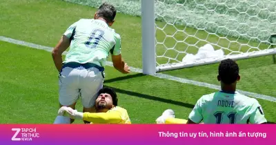 Thủ môn Qatar dính va chạm đầu vẫn thi đấu hết trận World Cup