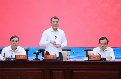Thủ tướng Lê Minh Hưng làm việc với Ban Thường vụ Thành ủy TP HCM
