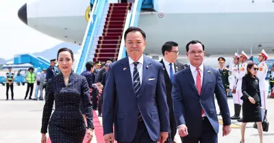 Thủ tướng Thái Lan đến Hà Nội, bắt đầu thăm Việt Nam
