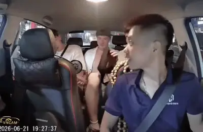 Tài xế Ninh Bình bất ngờ vì khách Tây nói 'Cảm ơn bố'