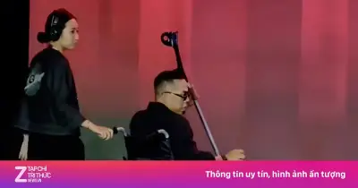 Touliver ngồi xe lăn tại fan meeting SpaceSpeakers vì chấn thương