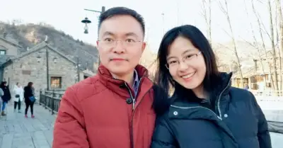 Triệu phú mắc bệnh nan y, vợ bỏ bê sự nghiệp cùng chồng tìm thuốc chữa