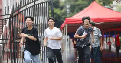 Trung Quốc kiểm tra kỹ kính mắt của thí sinh tham gia cao khảo