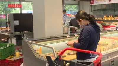 Video: Hàng nghìn sản phẩm giảm giá tới 50% kích cầu tiêu dùng mùa hè