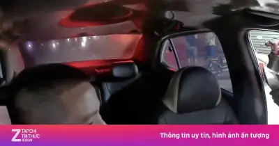 Video: Huy ngang cuộc xe, đòi khách hành xử khiến tài xế taxi bất ngờ