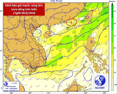 Vùng áp thấp trên Biển Đông gây gió mạnh, mưa giông nhiều nơi
