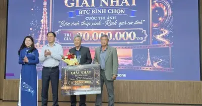 VNPT Lâm Đồng trao giải cuộc thi săn ảnh 'tháp Eiffel Đà Lạt'