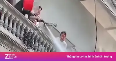 Xác minh clip người đàn ông xịt nước vào thợ tháo dỡ công trình ở Hà Nội
