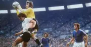 11 khoảnh khắc kỳ lạ nhất từng xảy ra trong lịch sử World Cup