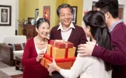 4 cách ứng xử của cha mẹ già nếu con dâu con rể thường xuyên để chạnh lòng