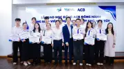 ACB trao 500 triệu đồng học bổng cho sinh viên vượt khó nhân 33 năm thành lập