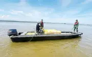 Bộ đội Biên phòng Quảng Ninh thu giữ gần 2.000 lít xăng không rõ nguồn gốc