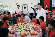Bí thư Tỉnh ủy Lai Châu thăm, tặng quà thiếu nhi dịp Tết 1/6