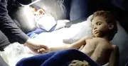 Bé trai sống sót sau 6 ngày dưới đống đổ nát động đất Venezuela
