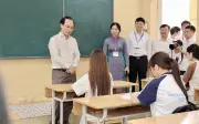 Bộ trưởng Hoàng Minh Sơn kiểm tra điểm thi THPT tại Hà Nội, động viên thí sinh