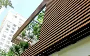 Biến ban công thành góc chill mát rượi ngày hè nhờ loại rèm chống nóng này