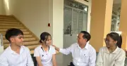 Bếp trưởng nội trú đội lửa tiếp sức sĩ tử trước ngày thi tốt nghiệp THPT 2026