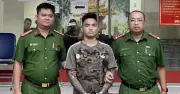 Bắt giữ thanh niên vác điếu cày đánh người ở Hà Nội