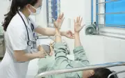 Cô gái 27 tuổi đột quỵ khi đang khỏe mạnh: Bác sĩ cảnh báo dấu hiệu dễ nhầm với rối loạn tiền đình
