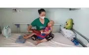 Cả đời tôi chỉ biết đầu tắt mặt tối, giờ 2 con bệnh nặng không biết lấy gì cứu con