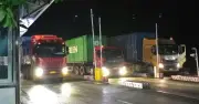 Cửa khẩu nhộn nhịp dù Trung Quốc siết quản lý thực phẩm nhập khẩu