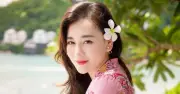 Ca sĩ Vy Oanh diện bikini khoe dáng, Huyền Lizzie cùng Mạnh Trường xuống phố