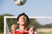 Chỉ một cú đánh đầu bóng đá cũng có thể gây tổn thương não