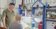 Cha mẹ suy sụp khi con trai lớp 6 mắc ung thư, nhà trường làm đề thi riêng