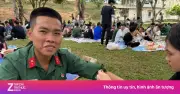 Chàng trai hạnh phúc khi gặp người yêu gây sốt MXH