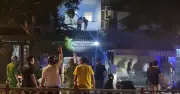 Cháy nhà dân ở TPHCM, 6 người mắc kẹt được cứu thoát an toàn