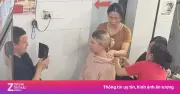 Clip cô gái Tây bị 'choáng' ở quán bún chả: Nhân viên xoa bóp bôi dầu
