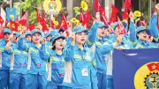 Công nhân lao động hưởng ứng học tập Bác bằng sáng kiến tiết kiệm