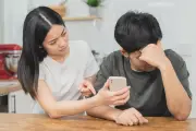 Con anh chị về quê cả tháng chẳng sao, con tôi lên Hà Nội 1 tuần đã bị kêu tốn kém