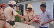 CSGT TP.HCM kiểm tra ma túy ngẫu nhiên tài xế xe buýt, taxi